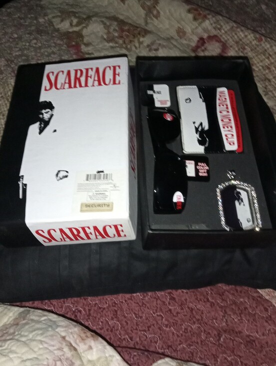 Universal Studio Other - VHTF MIB Scarface Gift Box Set Sunglasses Wallet & Necklace